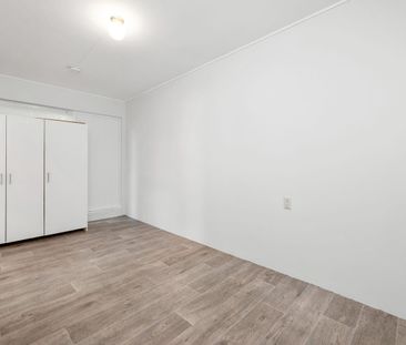 Charming One-Bedroom Unit in a Small, Quiet Complex - Photo 3