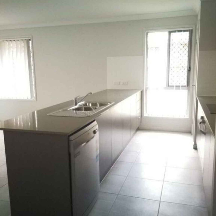 CABOOLTURE - FAMILY & LOCATION - Photo 1