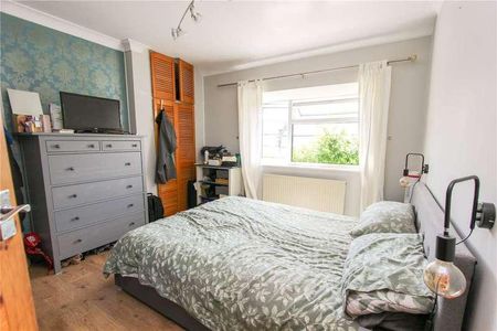 Danescroft Drive, Leigh-on-sea, SS9 - Photo 5