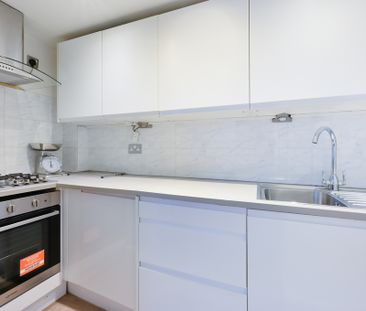 Comeragh Road, W14, London - Photo 2