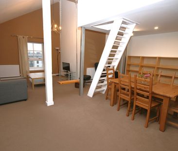 Dalintober Street, Luxury Fully Furnished 2 Bed – Available 10/11/2025 - Photo 1