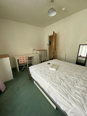 4 Bed Terraced House, St. Martins Place, BN2 - Photo 3