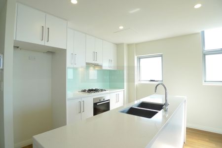 Modern 2 Bedroom Apartment in Convenient Location - Photo 4