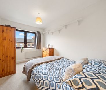 1 Bed Flat, Brook Court, TW8 - Photo 2