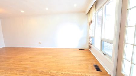 For Lease - 214 Fairglen Avenue Unit# Upper, Toronto, Ontario - Photo 3