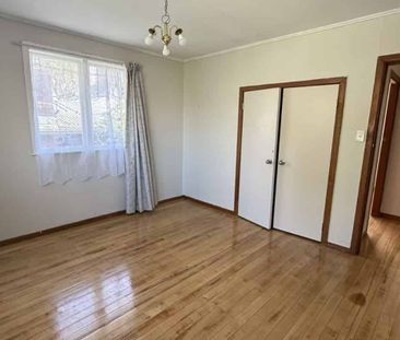 Spacious 3-Bedroom Home with Large outdoor space Lawn Mowing Included - Photo 3