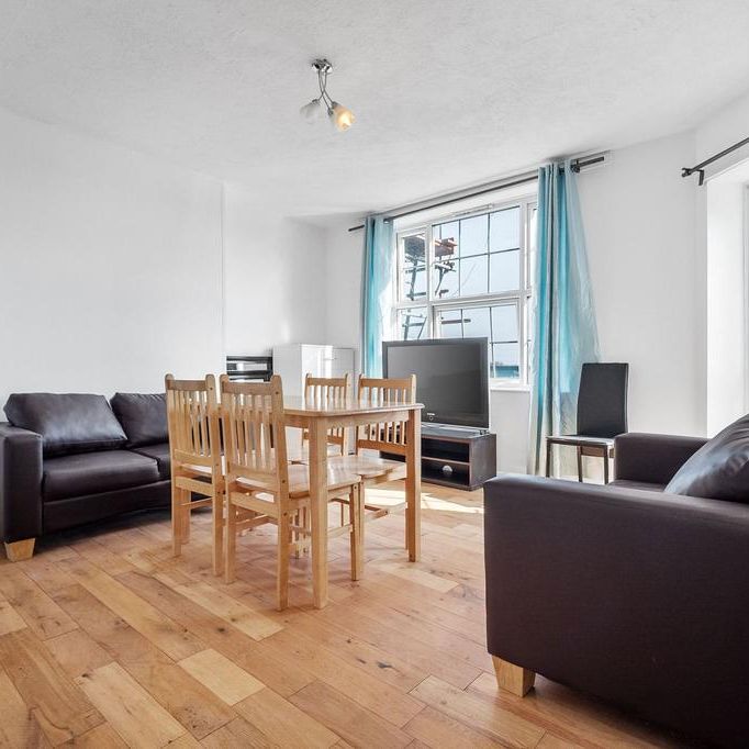 4 bedroom flat to rent - Photo 1