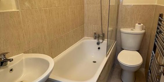 3 bedroom flat to rent - Photo 3