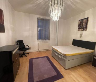 3 bedroom flat to rent - Photo 3