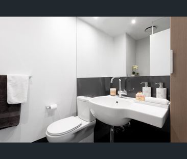 Ground floor living with private courtyard! - Photo 6