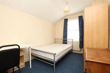 4 bedroom house to rent - Photo 3