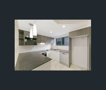MODERN TOWNHOUSE CLOSE TO WESTFIELD CARINDALE - Photo 5