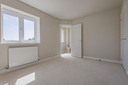 3 bedroom detached house to rent - Photo 2