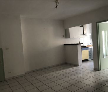 Location Appartement 2 pièces 43m² LA ROCHE CHALAIS 24490 - Photo 2