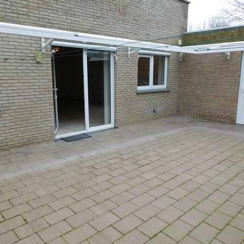 Gelijkvloers appartement in het centrum met terras en garage - Photo 1