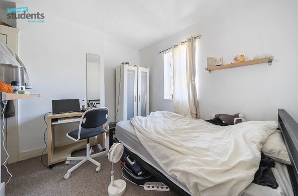 6 bedroom terraced house to rent - Photo 1