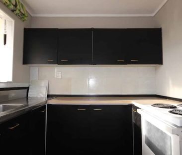 FIVE BEDROOMS - WEST END - Photo 4