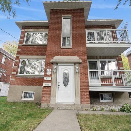 Charmant 4½ sur 2 étages à Pointe-aux-Trembles – Cour, Stationnement et Sous-sol! - Photo 4