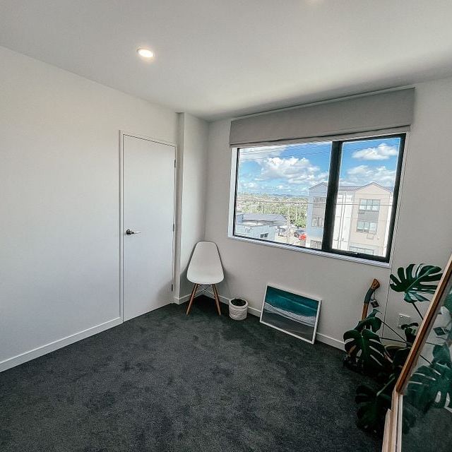 Modern Townhouse, 2 Bedroom + Study with Garage - Photo 1