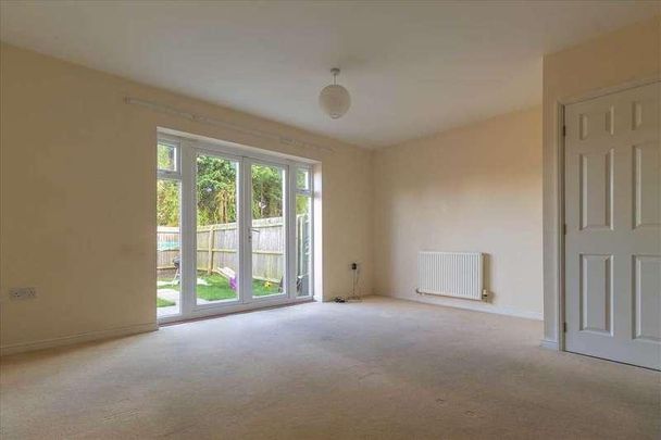 Coles Close, Burton Latimer, NN15 - Photo 1