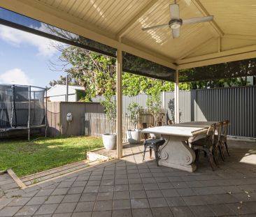 Comfortable Three Bedroom Living in Convenient Plympton Location - Photo 2