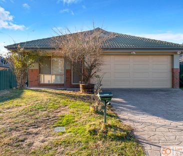 28 Bluestone Gardens, Jerrabomberra NSW 2619 - House For Rent | Domain - Photo 2