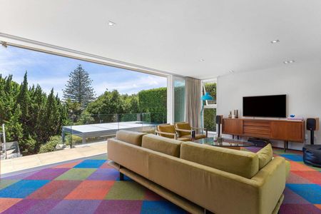 Executive Home on a Full Site with Swimming Pool - Photo 3