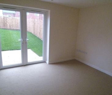 2 bedroom end of terrace house to rent - Photo 1