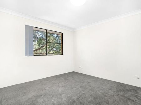 Spacious Two Bedroom Apartment in Highly Sought After Location - Photo 2