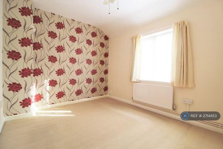 3 bedroom end of terrace house to rent - Photo 4