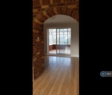 3 bedroom semi-detached house to rent - Photo 1