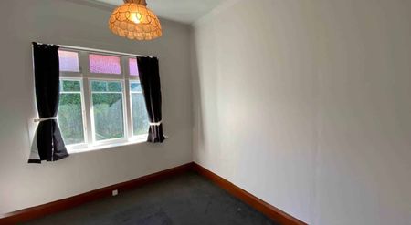 Recently Renovated Pt Chev Bungalow - Photo 2