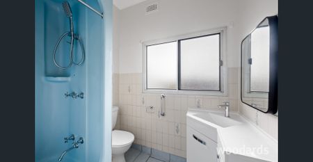 Three Bedroom House plus Study and Large Backyard - Photo 5