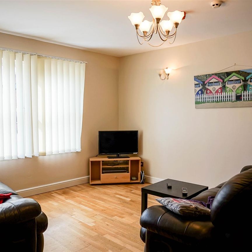 Flat 10, 10 Broomfield Cres, Headingley, Leeds, LS6 3DD - Photo 1