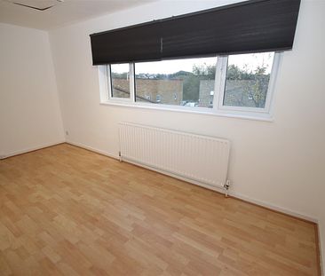 3 bedroom Semi-Detached House to let - Photo 6