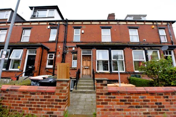 4 bedroom House in Mayville Place, Leeds - Photo 1