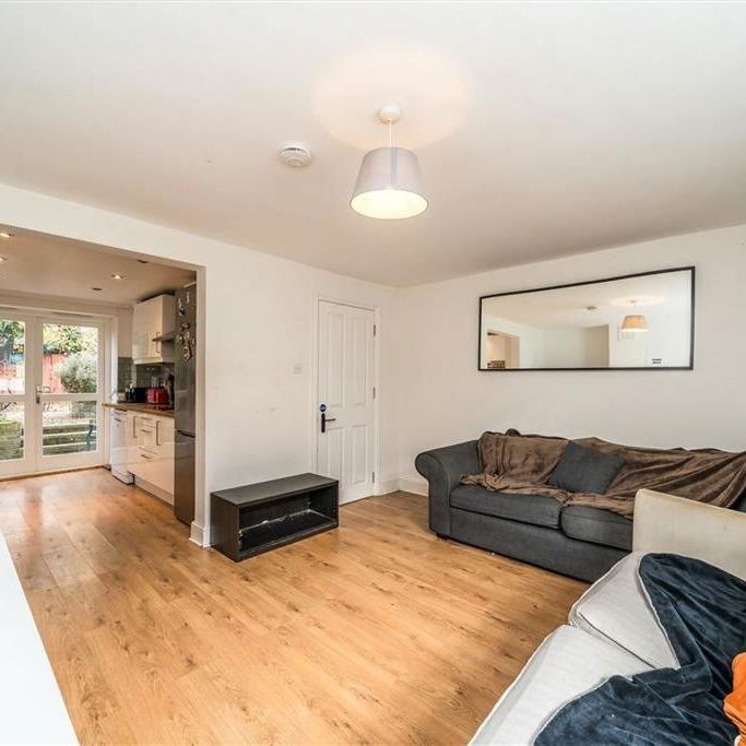 4 bedroom terraced house to rent - Photo 1