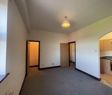 3 bedroom flat to rent - Photo 2