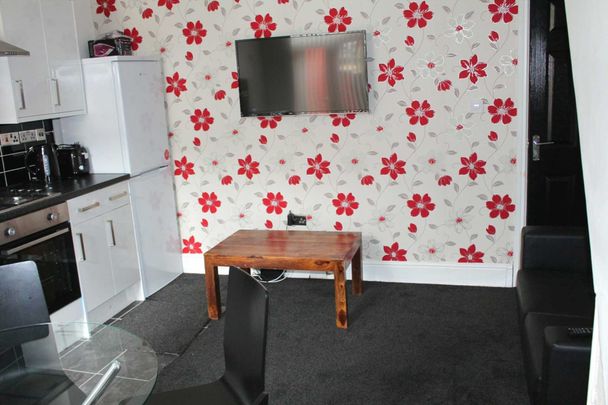 Deyne Street, Salford - Photo 1