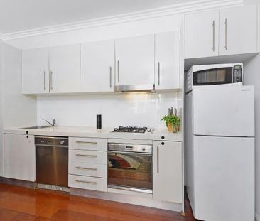 MODERN APARTMENT AT A GREAT LOCATION - Photo 5