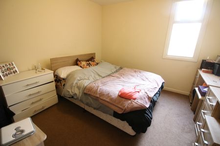 Adamsdown Church, Adamsdown Square - Photo 2