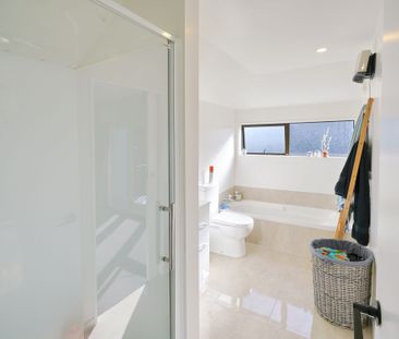 Fully Furnished Jewel in Prime City Location - Photo 3