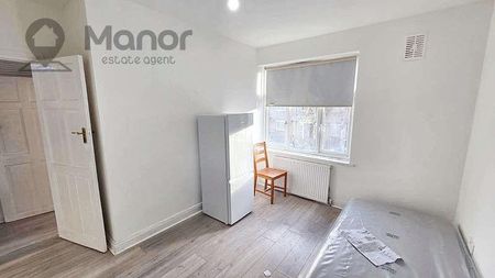 Lonsdale Avenue, East Ham, E6 - Photo 5