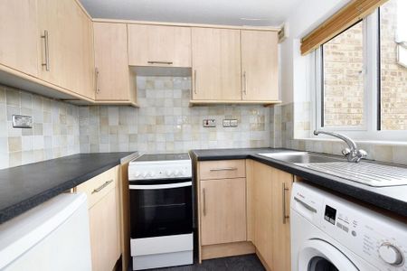 2 bedroom terraced house to rent - Photo 4