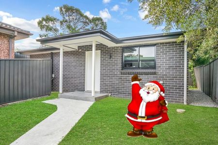 ONE WEEKS FREE RENT IF LEASED PRIOR TO XMAS BREAK!!! - Photo 4