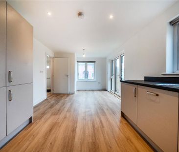 4 bedroom detached house to rent - Photo 3