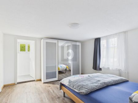 RENOVATED AND FURNISHED WITH FLEXIBLE RENTAL TERMS - Foto 4