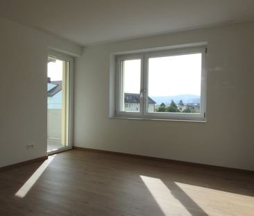 "grosse, moderne 4.5-Zimmer-Wohnung mit Lift und eigenem Waschturm" - Foto 1