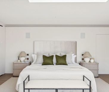 An immaculately presented penthouse apartment to rent on prestigious garden square in Knightsbridge, SW1. - Photo 5