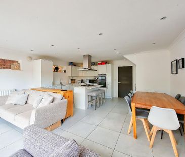 4 bedroom detached house to rent - Photo 3